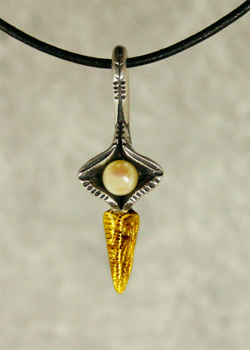 pearlpend.gif